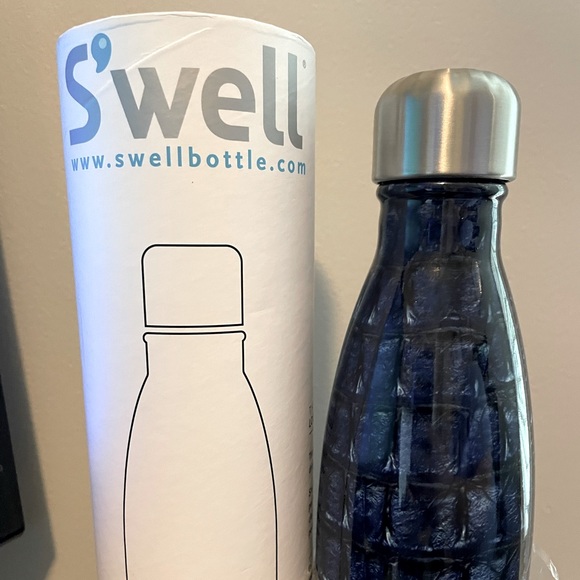 S’well 17oz NIB Blue Alligator finish (exotics finish) - Picture 1 of 3